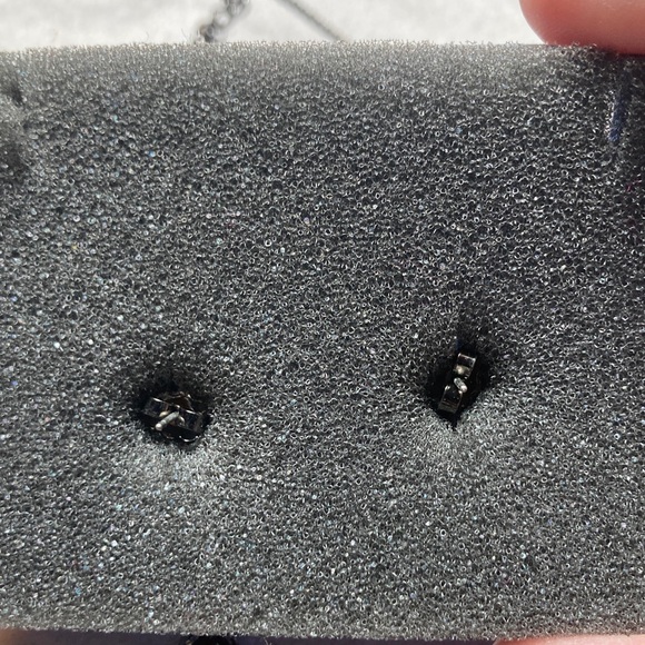 NOS Vintage Avon Red Roses Choker Necklace and Earrings Set NWT Valentines Goth - Picture 4 of 7